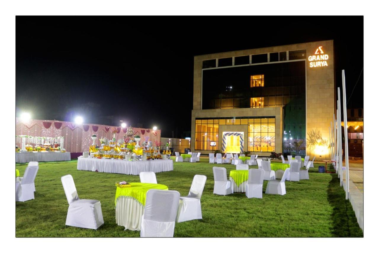 Hotel Grand Surya Kodarma ภายนอก รูปภาพ